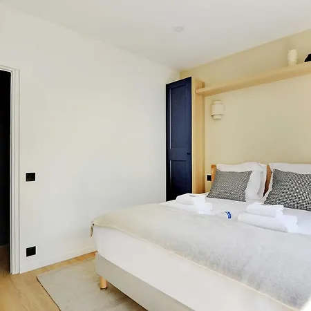 Magnificent 2bd-4p - Eiffel Tower Апартаменты Париж