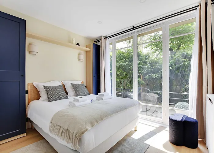 Апартаменты Magnificent 2bd-4p - Eiffel Tower *