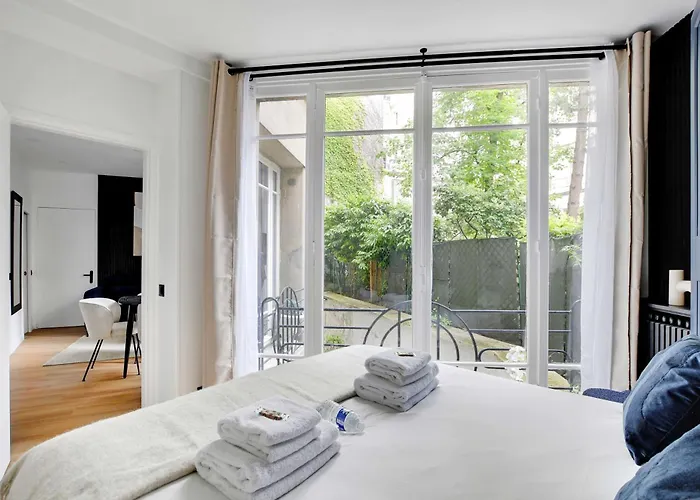 Апартаменты Magnificent 2bd-4p - Eiffel Tower Париж